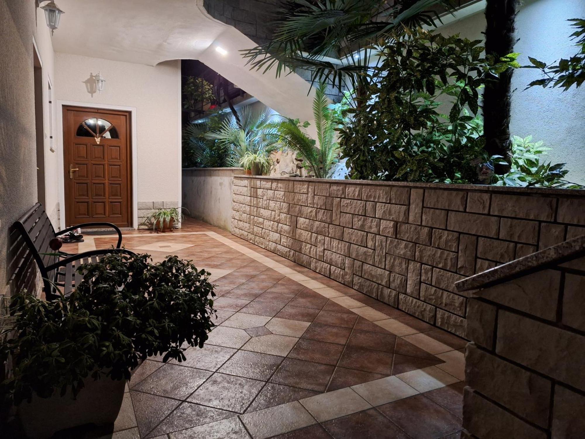 Villa Suzy-Apartments Suzana لوفغان المظهر الخارجي الصورة